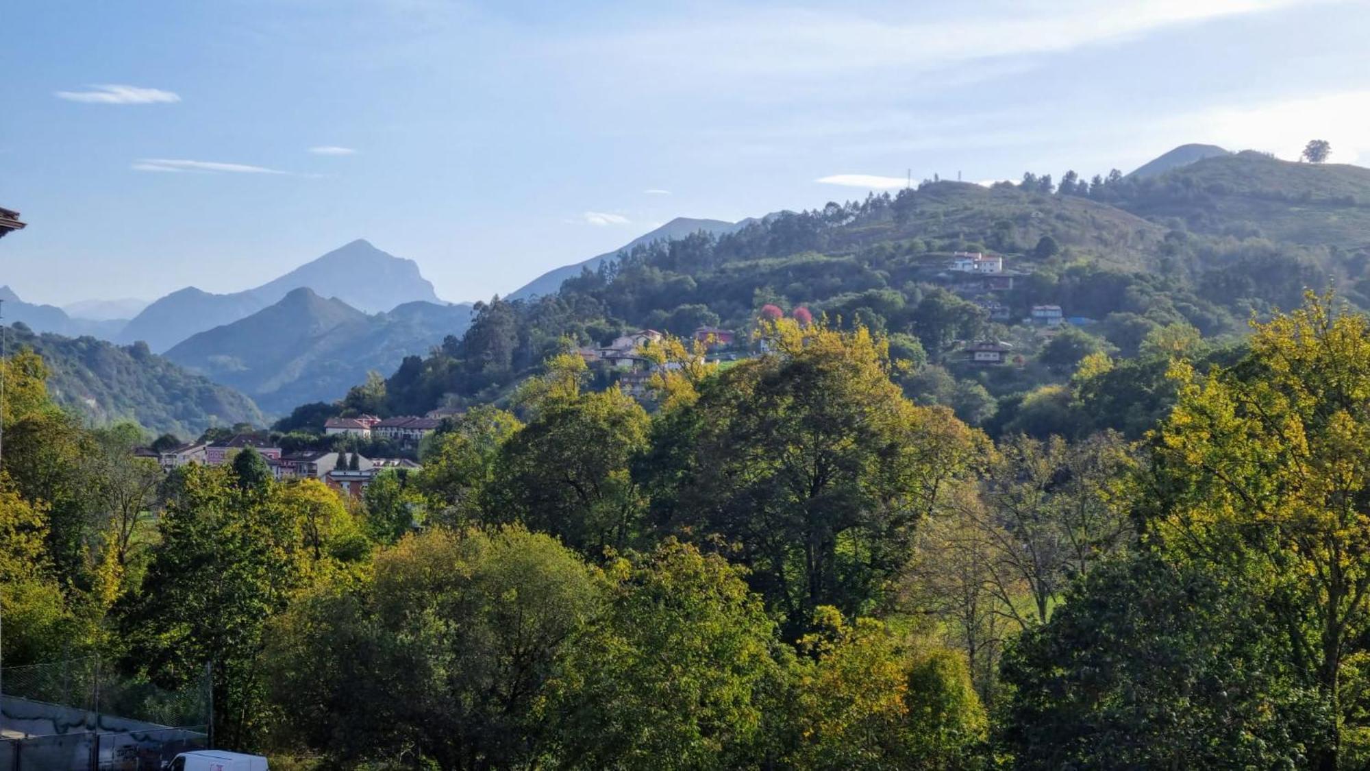 Cangas De Onis A Orillas Del Rio Sella Extérieur photo
